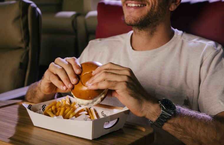 LOOF amplia experiência VIP e passa a oferecer alimentação nas poltronas das salas especiais 