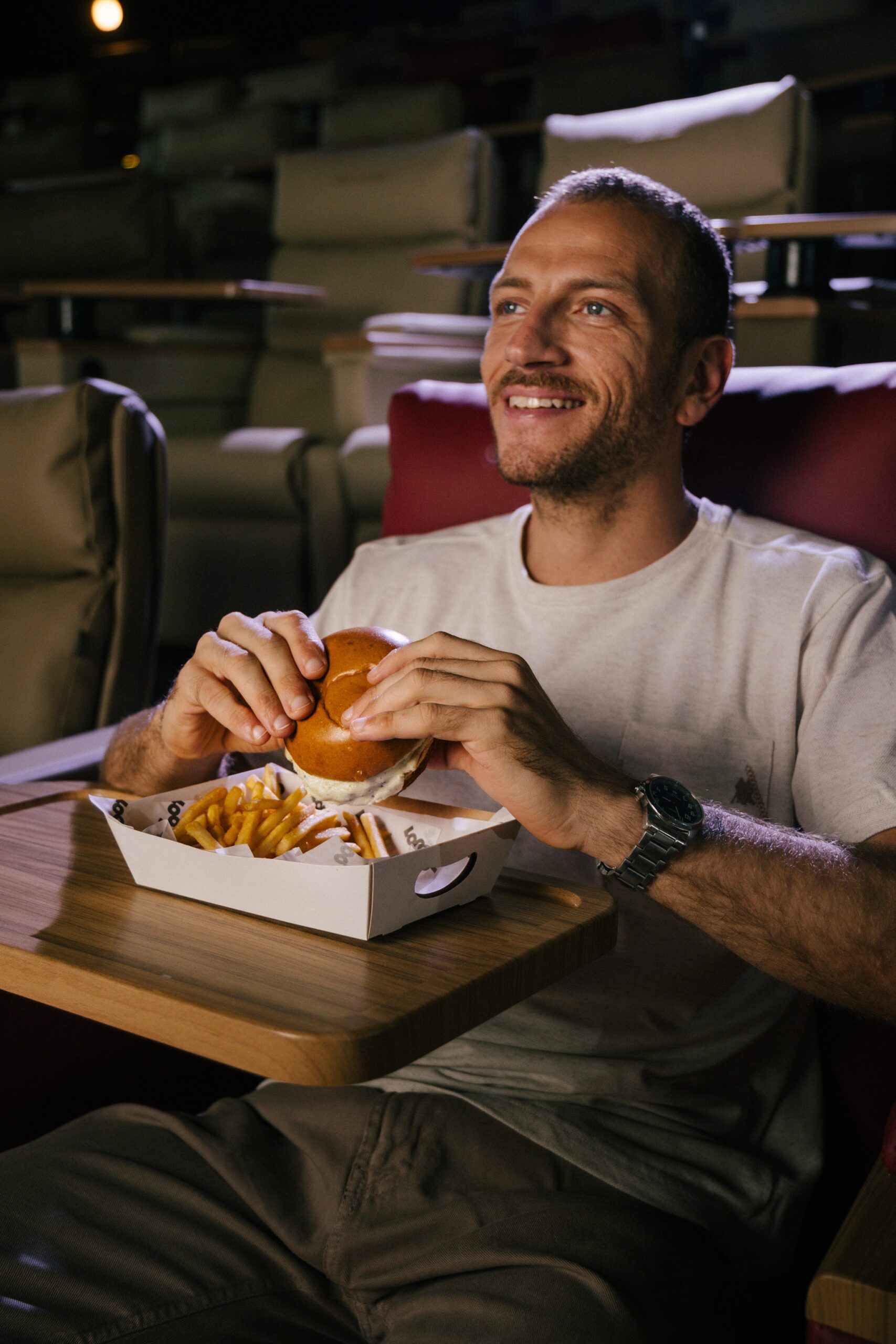 LOOF amplia experiência VIP e passa a oferecer alimentação nas poltronas das salas especiais 