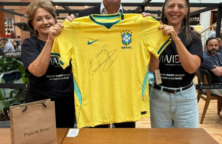Camisa autografada por Dunga vira rifa solidária para apoiar projeto da VIAVIDA