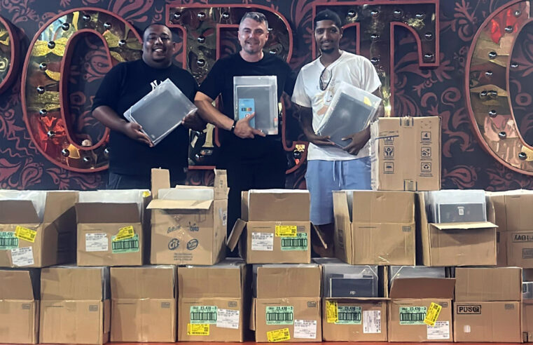 Cara de Mau promove Campanha Escolar e entrega 1,2 mil kits para crianças carentes