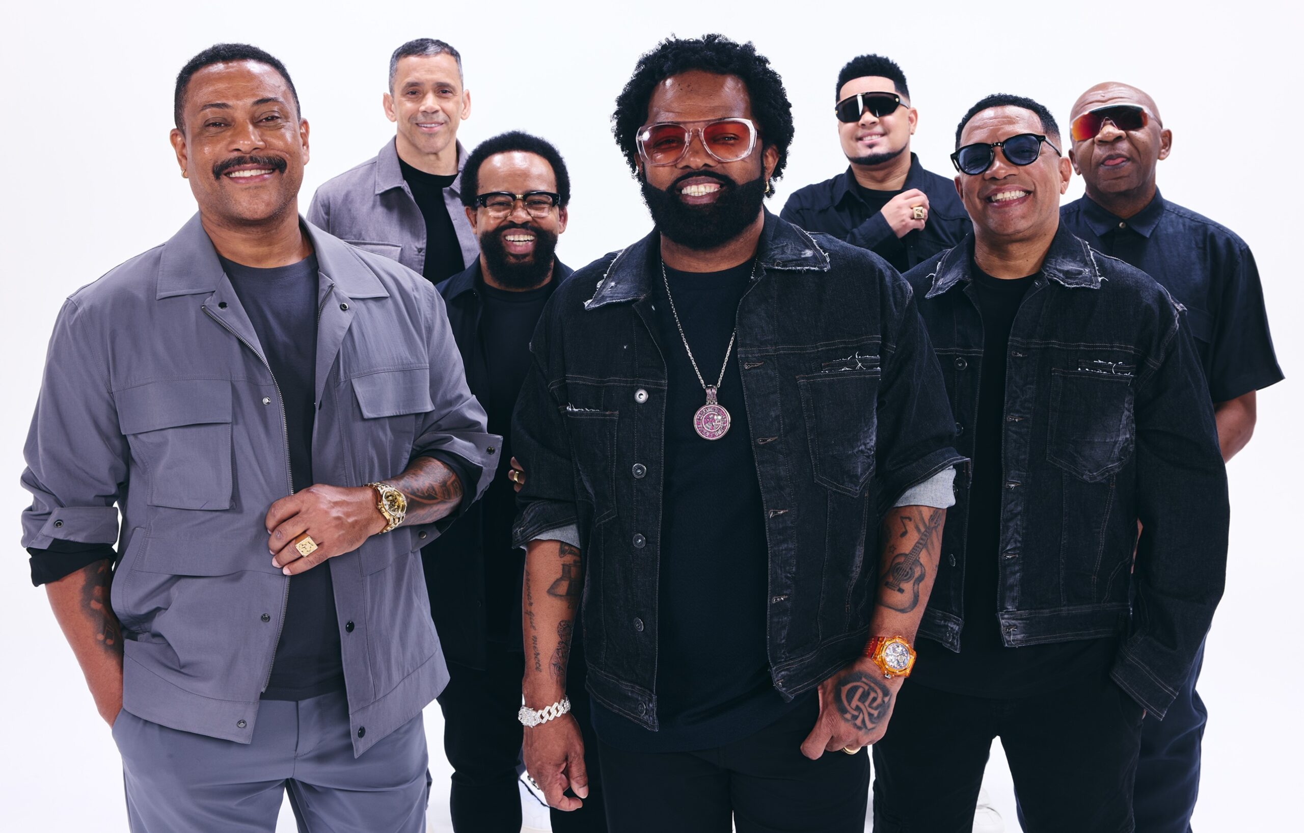 FLY 51 recebe turnê “Tava Escrito: O Reencontro Histórico” com Grupo Revelação e Xande de Pilares