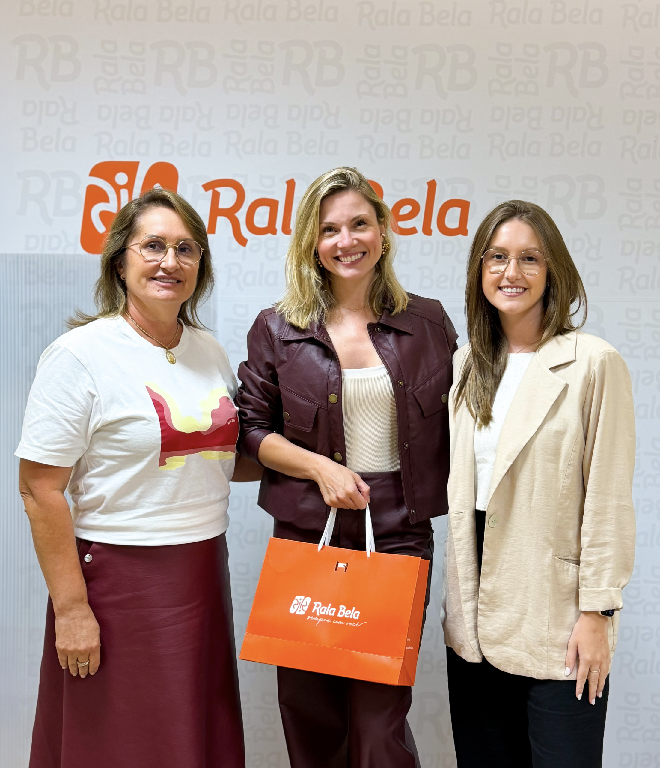 Rala Bela recebe especialista em alimentação saudável para palestra sobre hábitos e rotinas saudáveis com colaboradores