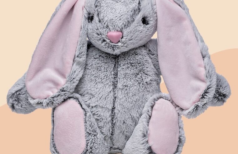 Criamigos apresenta coelhinho de pelúcia criado especialmente para presentear as crianças
