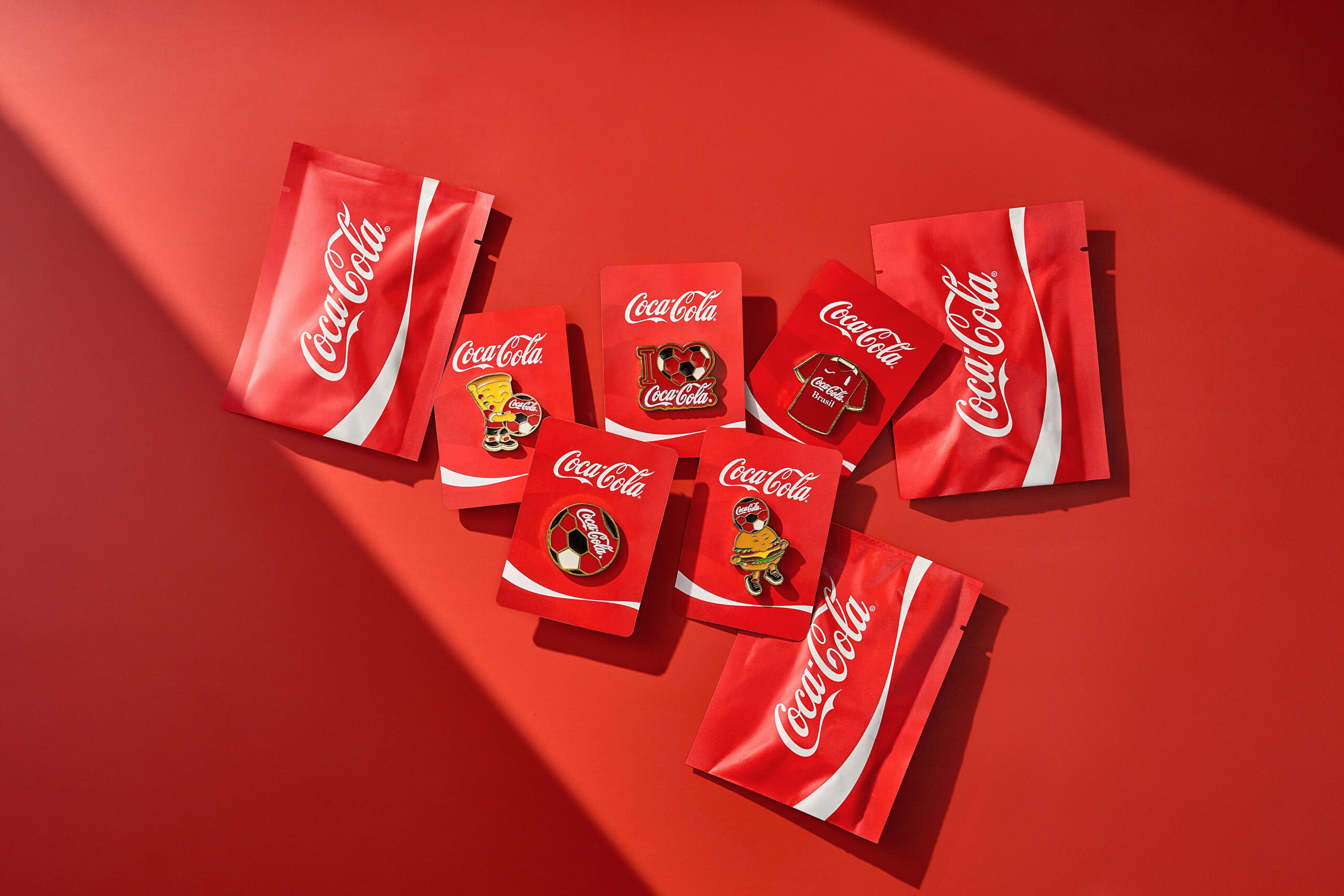 Coca-Cola FEMSA Brasil aposta em pins colecionáveis para engajar consumidores durante o maior evento de futebol do mundo