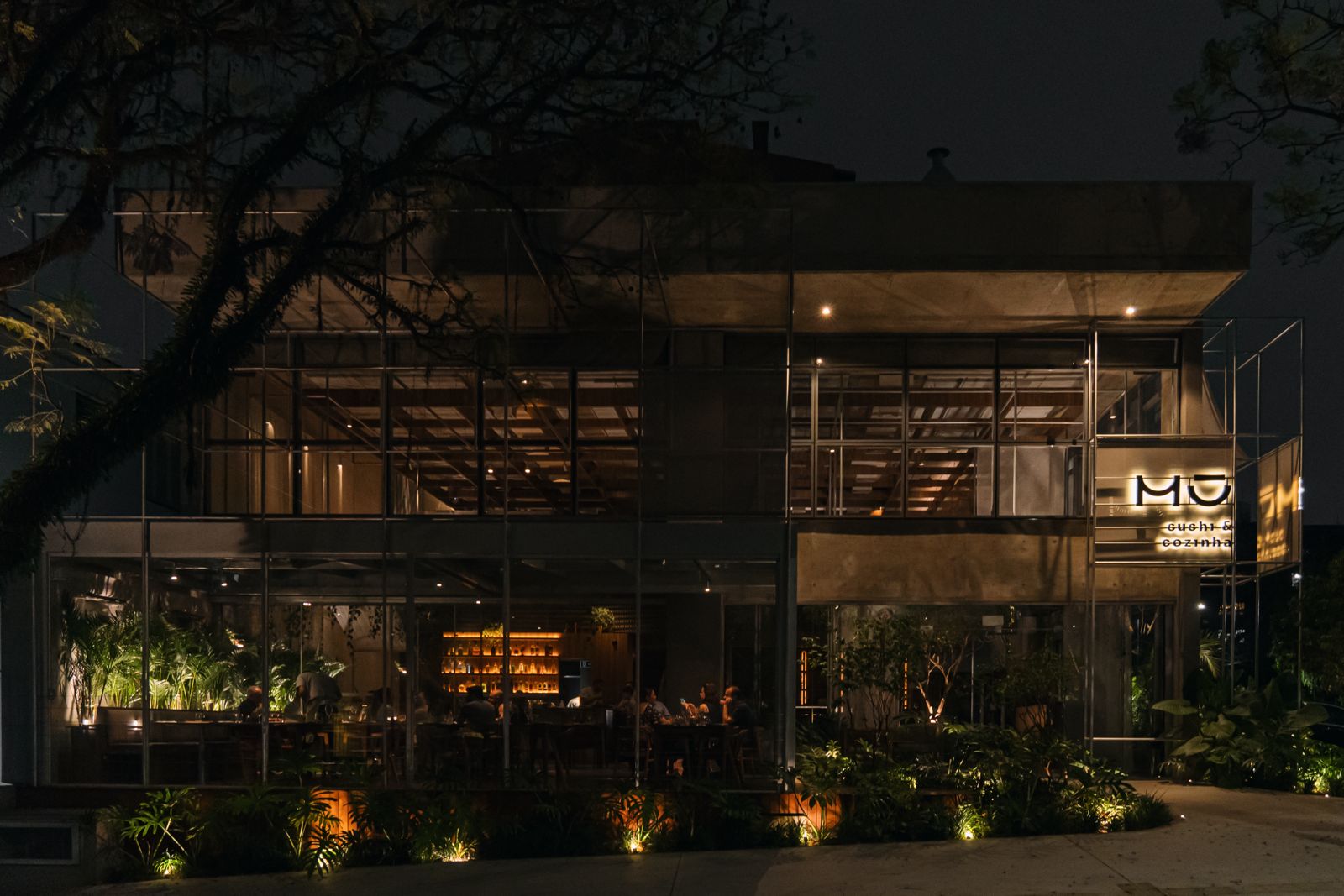 Mū Sushi & Cozinha inaugura série de jantares exclusivos com noite a quatro mãos entre os chefs Pedro Noda e Regis Sassaki