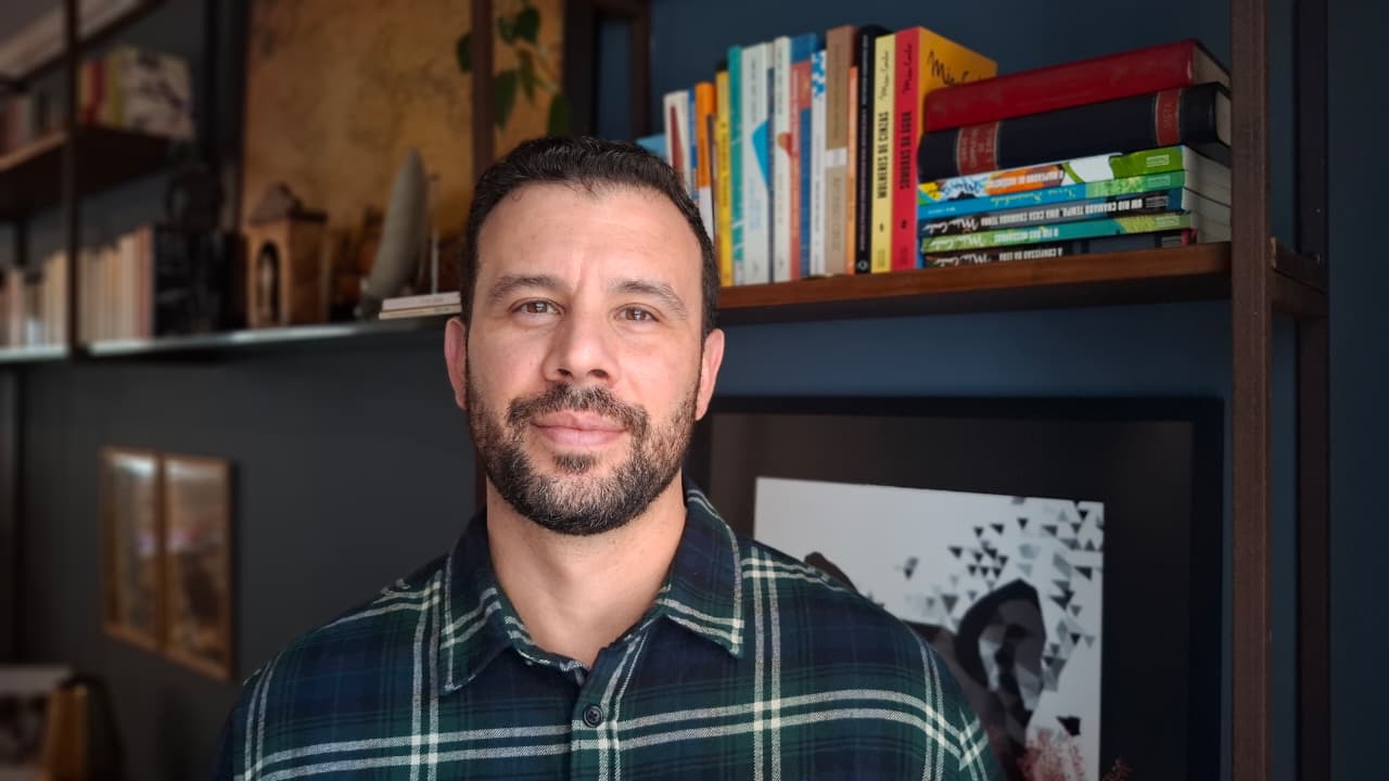 Pedro Torres Lobo lança seu terceiro romance na Livraria Clareira