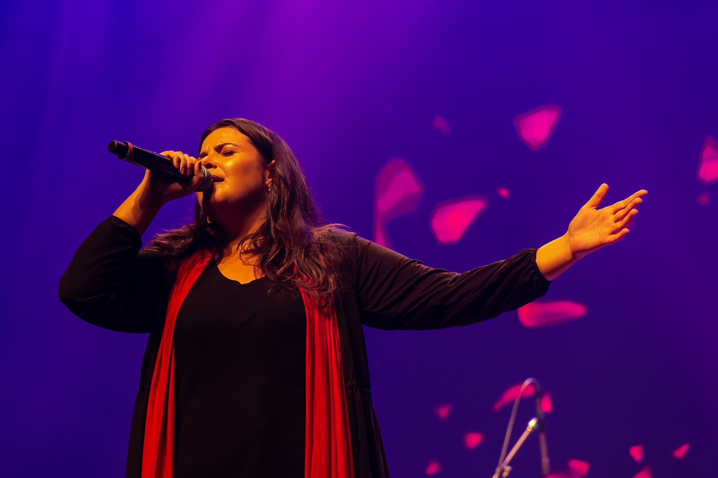 No mês das mães, Rancho Tabacaray recebe tributo à “mãe de todas as vozes latino-americanas” com Tatiéli Bueno em Porto Alegre