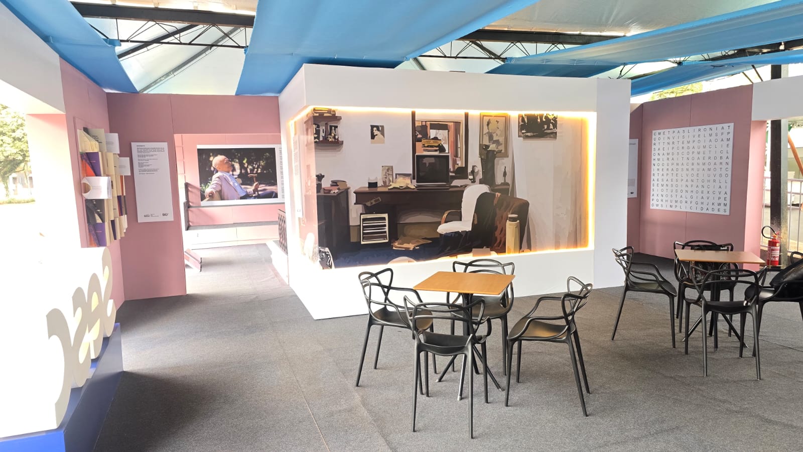 Sesc/RS cria espaço imersivo em homenagem a Mário Quintana para feiras do livro no Estado