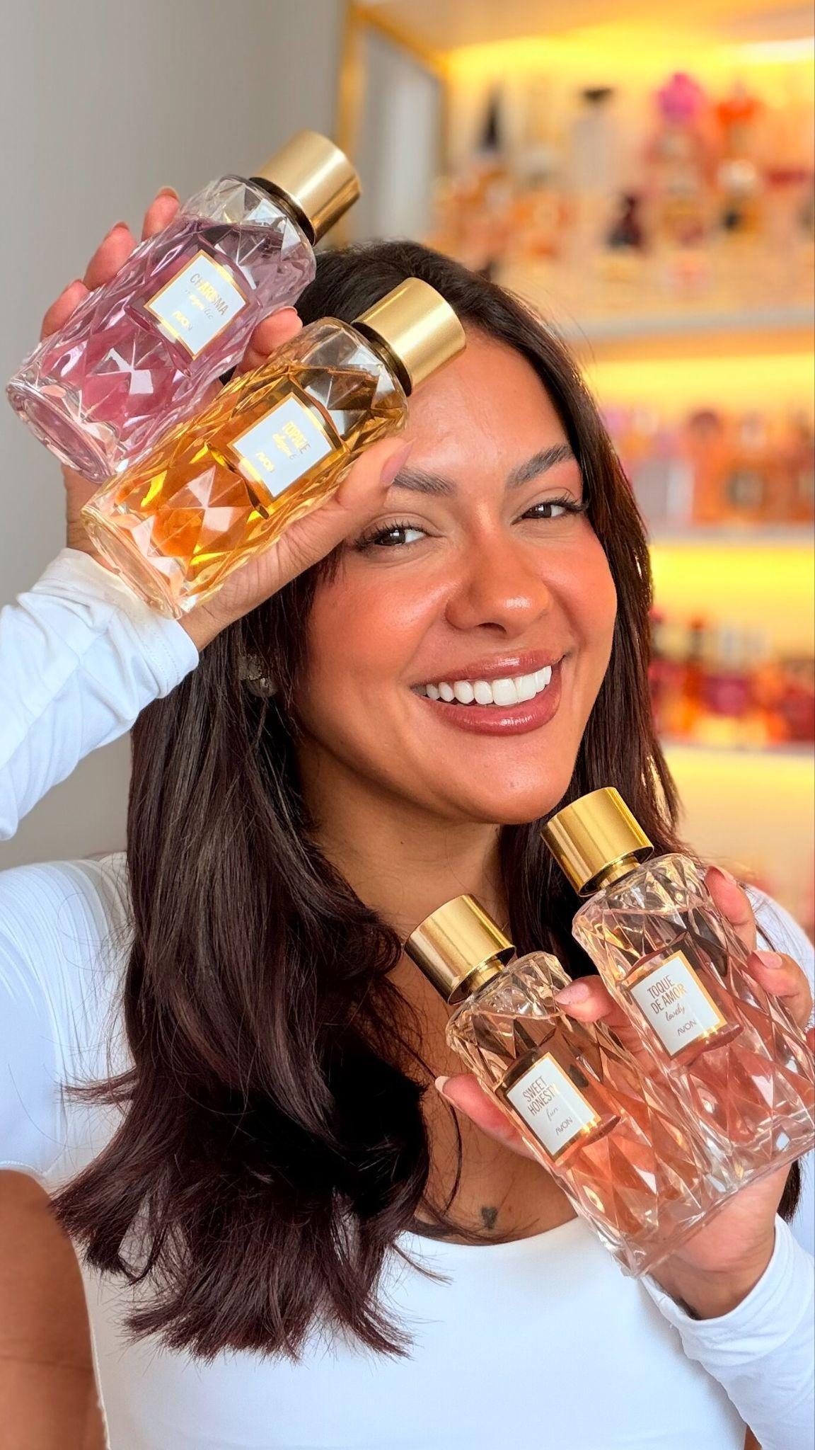 Especialista em perfumaria, Jaqueline Silva, explica as ocasiões de uso da linha Avon Iconic Collection 