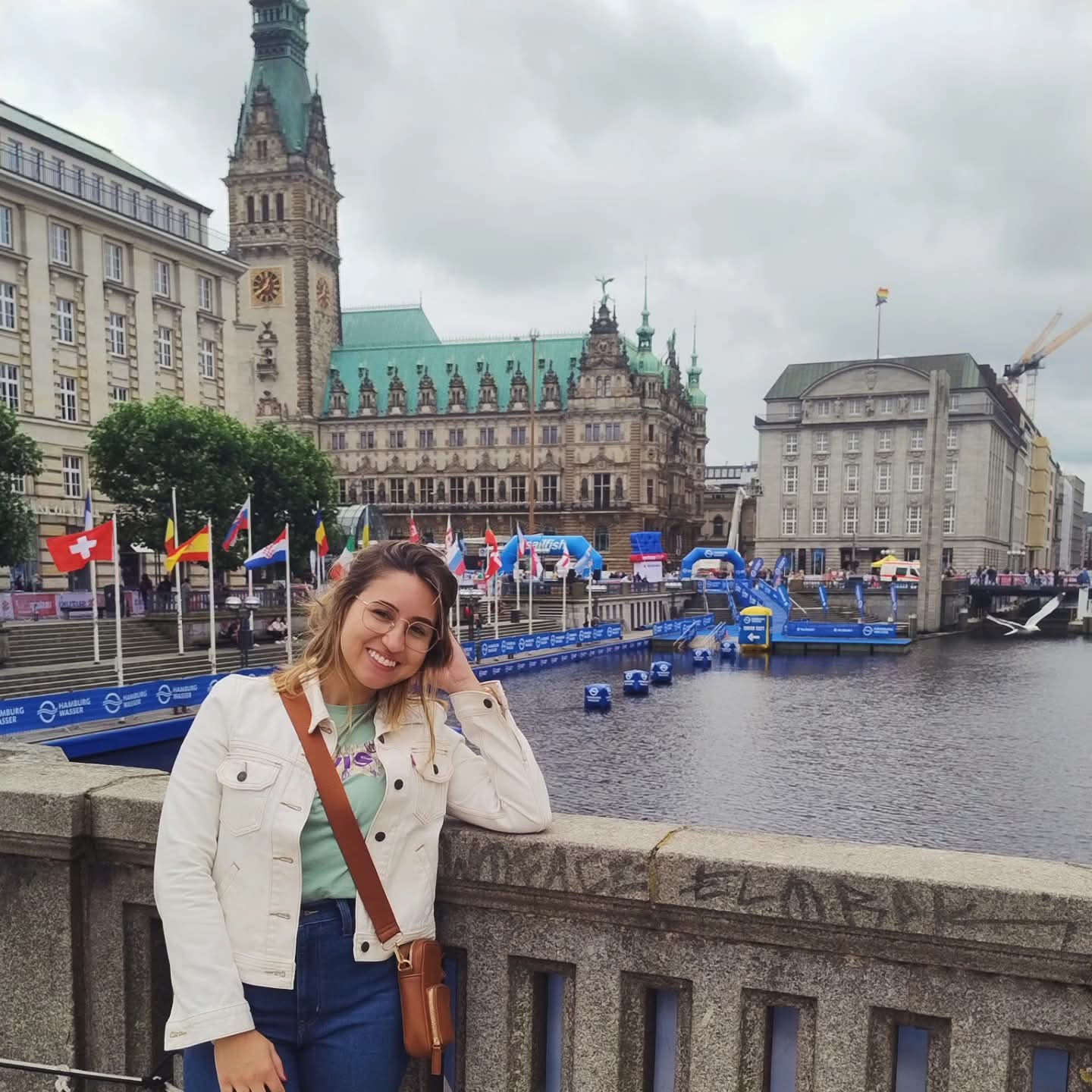 Da Curiosidade à Carreira Internacional: A Trajetória de Andressa Pimentel entre a Diplomacia Corporativa e a Literatura