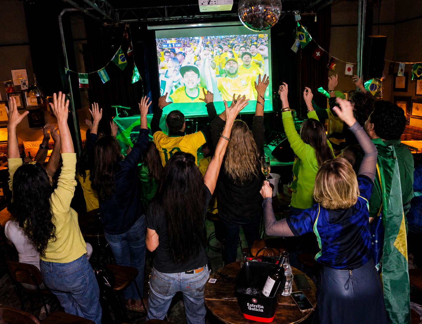 Hub de experiência da Copa: jogos do Brasil no Mundial terão telões, shows e rodada grátis a cada gol do Brasil no Encouraçado Butikin