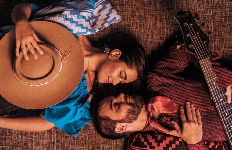 Casal que transformou parceria musical em história de amor lança projeto autoral no Dia dos Namorados