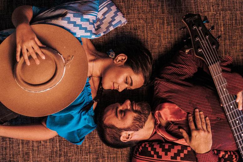 Casal que transformou parceria musical em história de amor lança projeto autoral no Dia dos Namorados