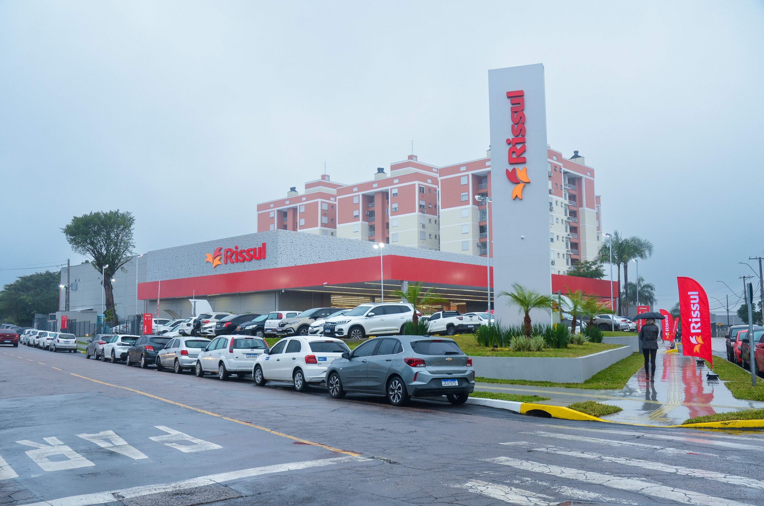 Nova unidade do Rissul movimenta o Centro de Esteio na manhã de inauguração