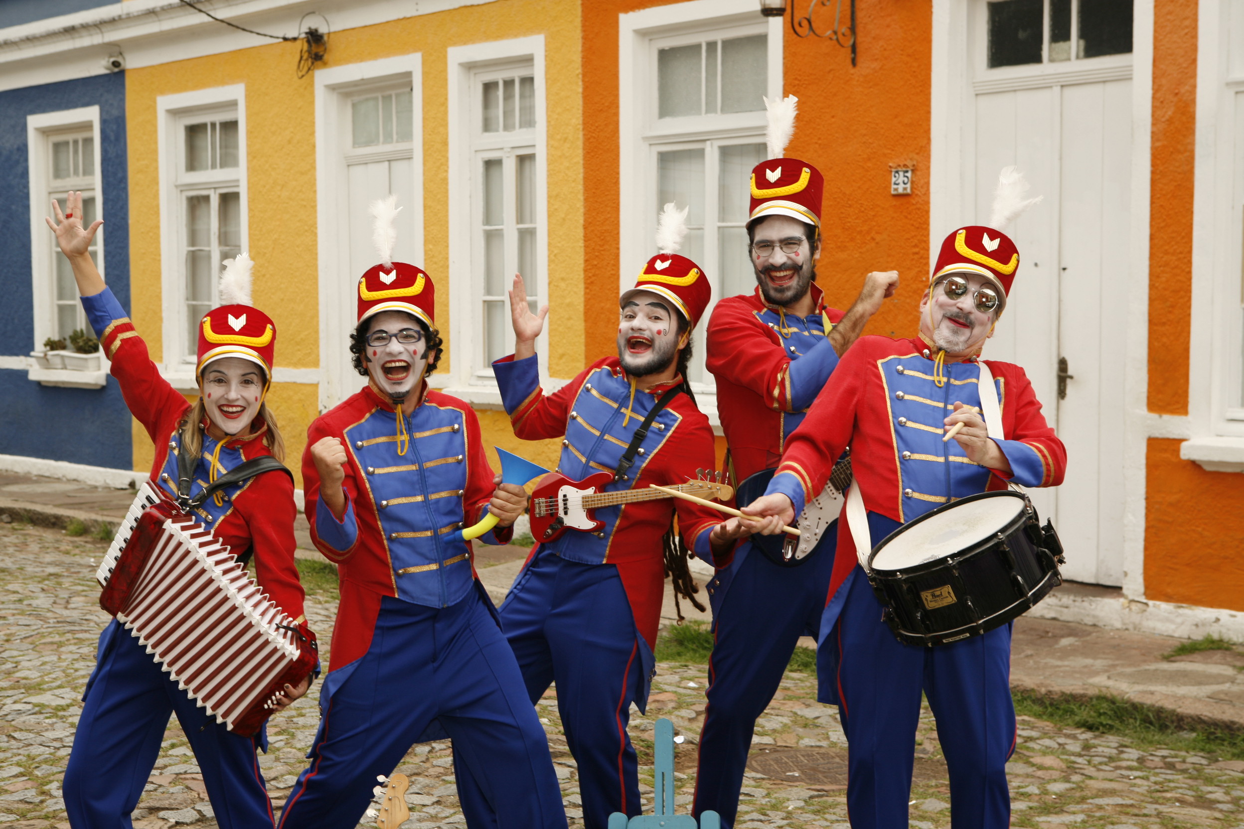 Orquestra de Brinquedos abre sessão extra em Porto Alegre