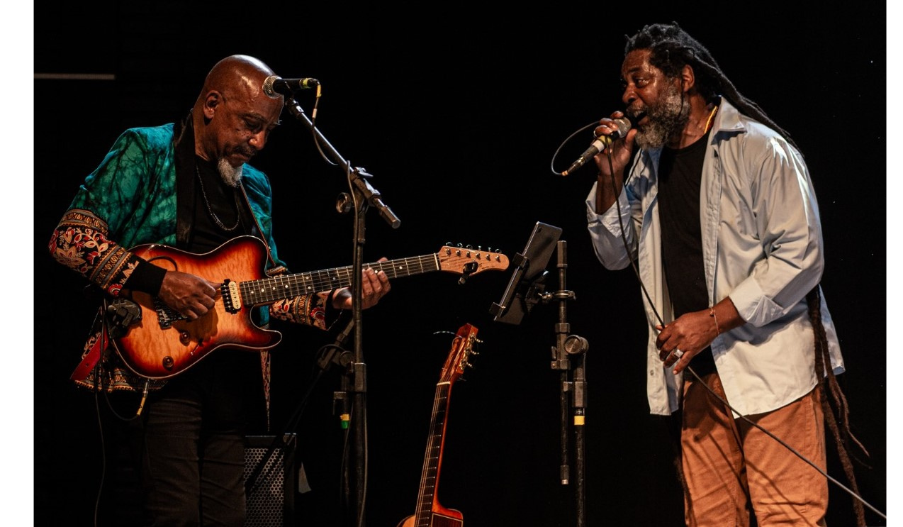 Paulo Dionísio e Gilberto Oliveira reverenciam Luiz Melodia em show no Espaço 373