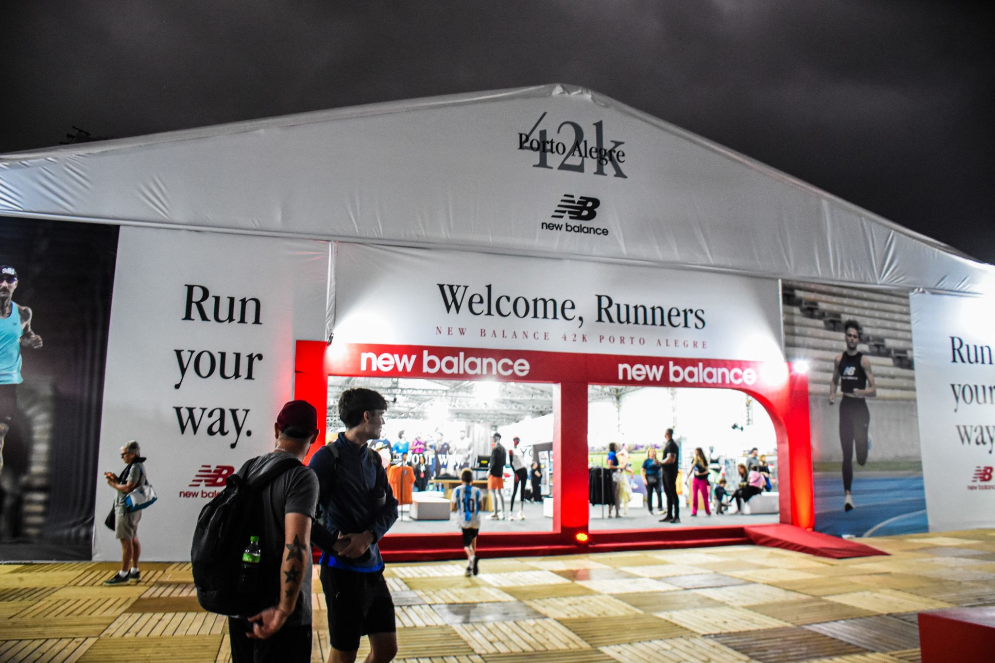 New Balance e Run Sports orientam participantes da NB 42K Porto Alegre sobre retirada de kits e divulgam programação de palestras