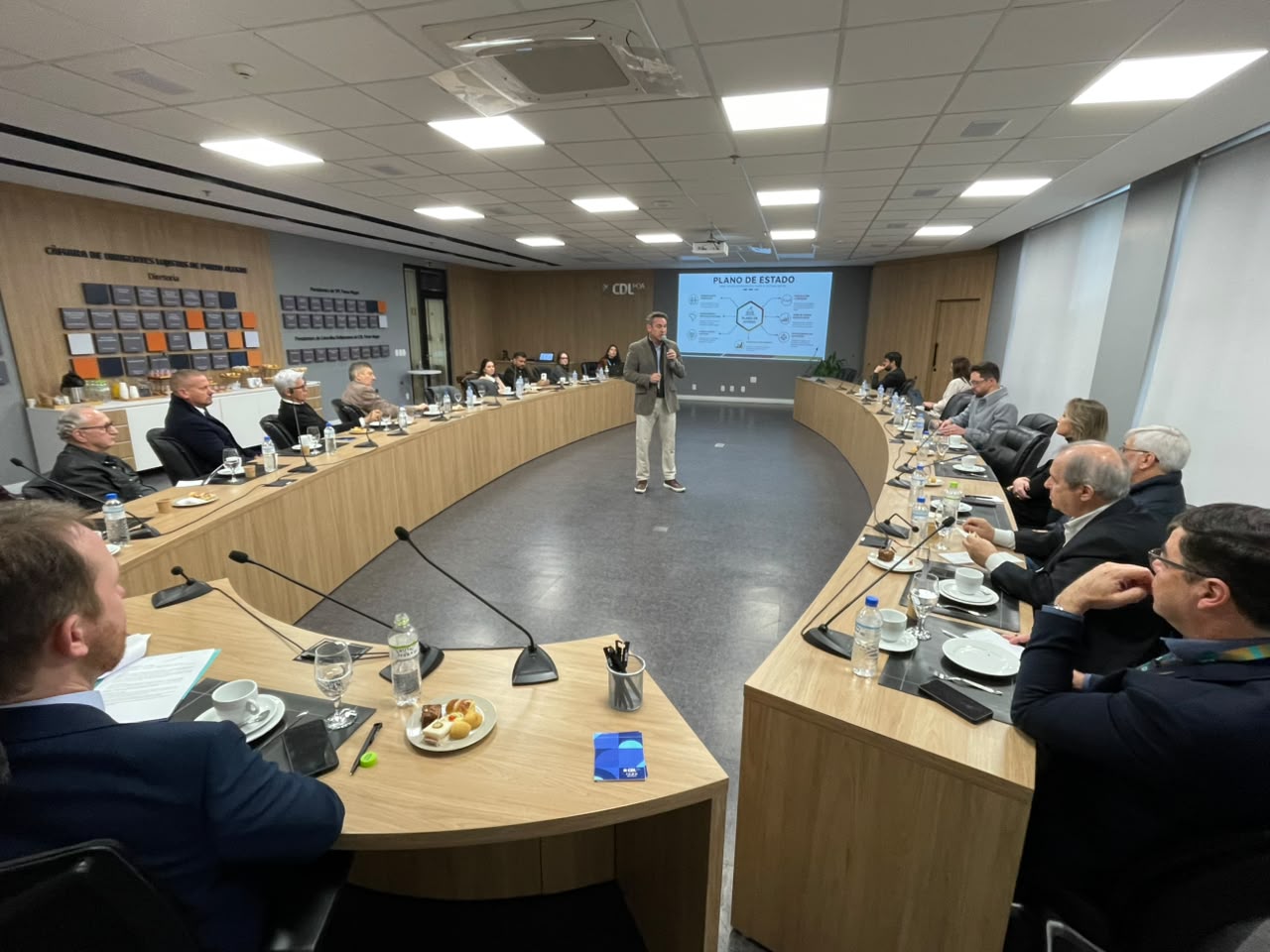 Luciano Zucco participa dos Cafés com Presidentes