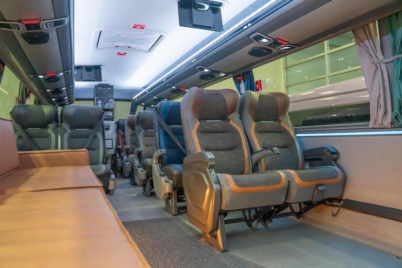 Marcopolo transforma 3 mil garrafas PET em tecido sustentável para as poltronas do G8 TEC