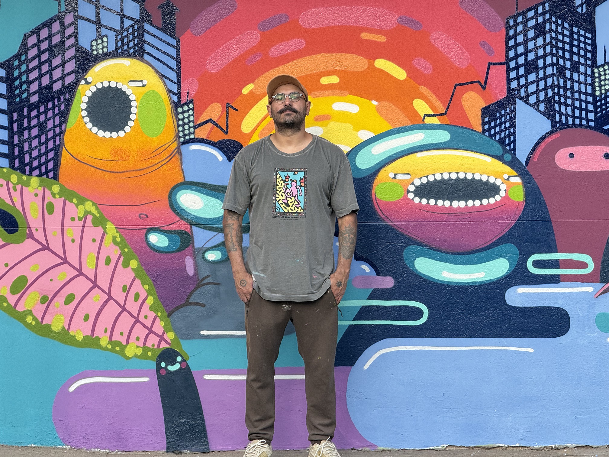 Novo mural de Celo Pax na Thony Ferragem retrata Porto Alegre