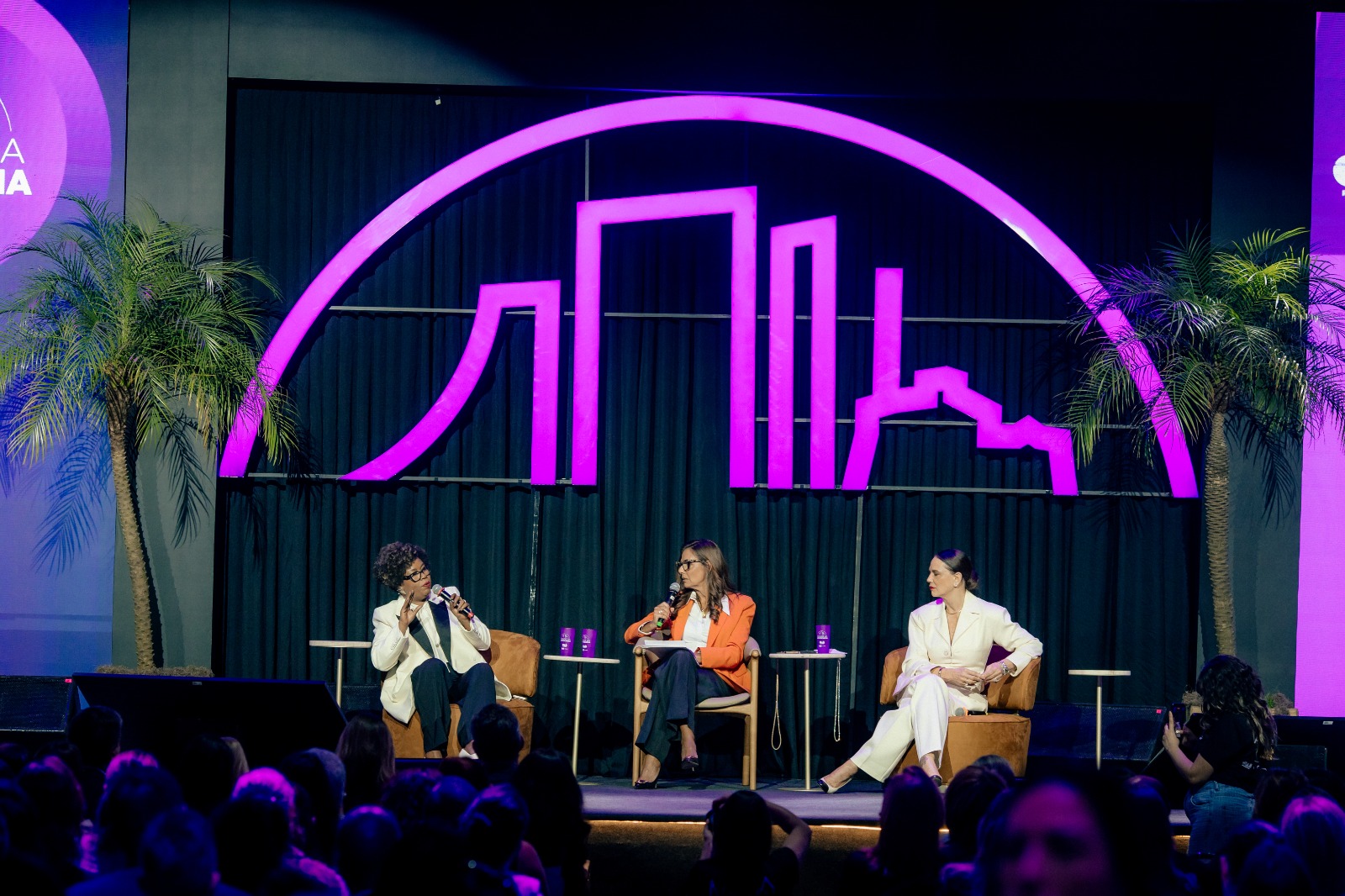 Luíza Brunet e Fayda Belo emocionam o público na Cidade da Advocacia com relatos pessoais sobre violência contra a mulher