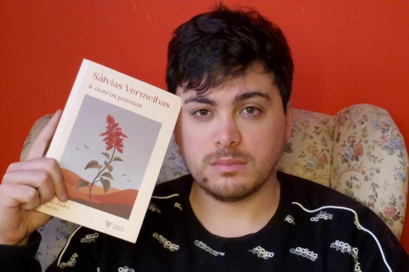 O escritor, poeta e roteirista João Pedro Marchi lança livro de poemas no Kafka Bar & Cultura