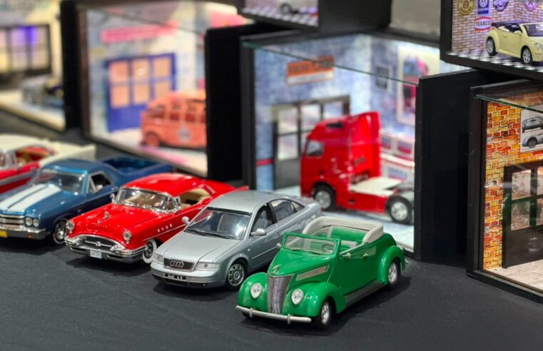 Exposição reúne carros clássicos, miniaturas e ação solidária no Canoas Shopping
