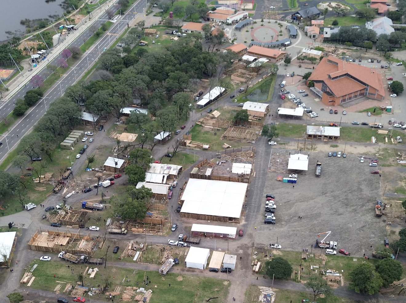 Acampamento Farroupilha toma forma em Porto Alegre