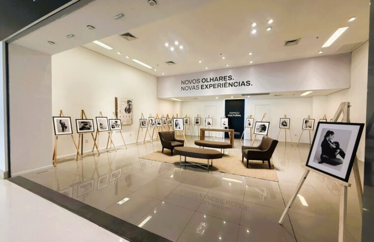 Exposição celebra a maternidade e incentiva a conscientização sobre o aleitamento materno no Canoas Shopping