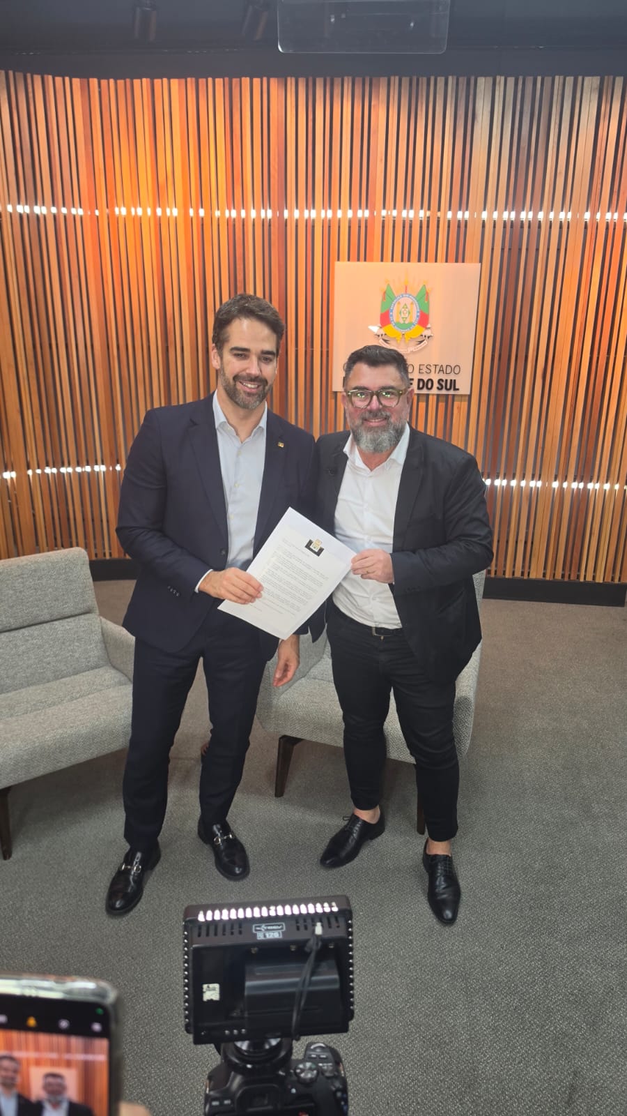 Governador Eduardo Leite é o convidado do Protagonistas RS desta semana na POA Streaming TV