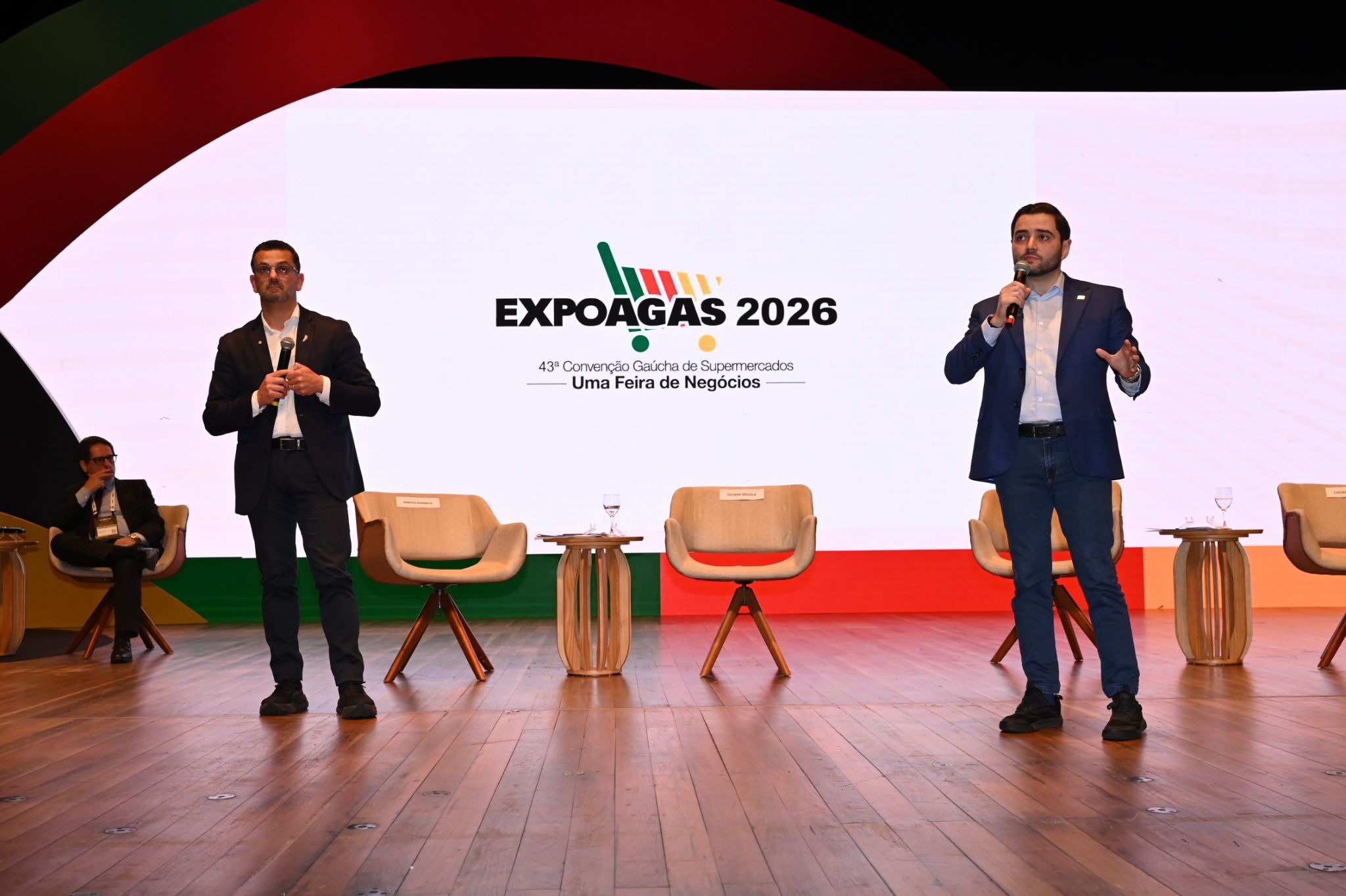Primeiro debate entre candidatos ao Governo do RS aconteceu na manhã desta terça-feira (18), durante a Expoagas
