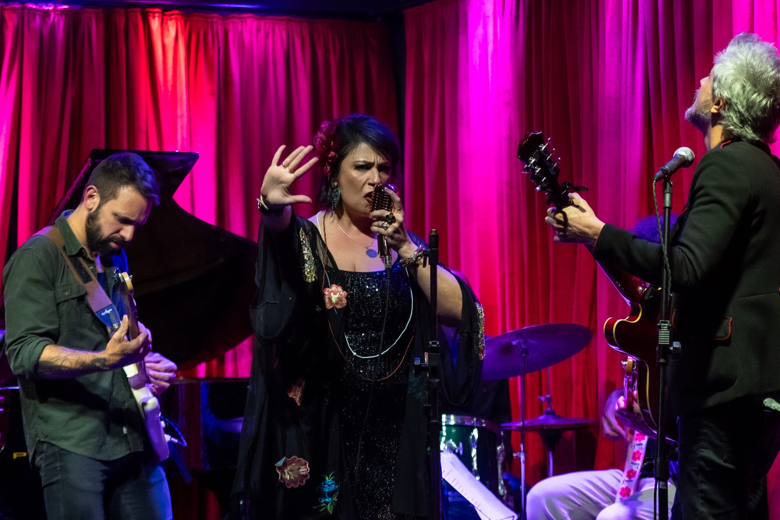 Love is a Laserquest – Músicas para Remendar Coração volta ao palco do Espaço 373 na quarta-feira, 07 de outubro