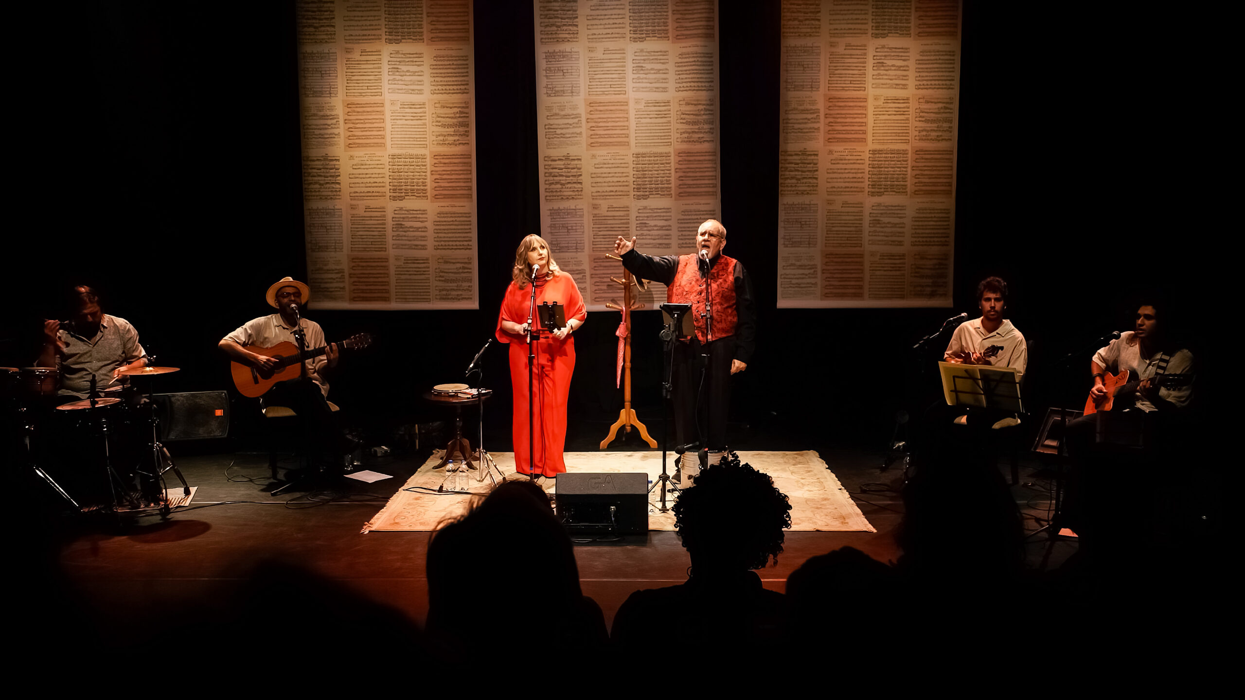 Show “A Flor e o Poeta” leva clássicos do samba, choro, serestas e canções ao Teatro Oficina Olga Reverbel