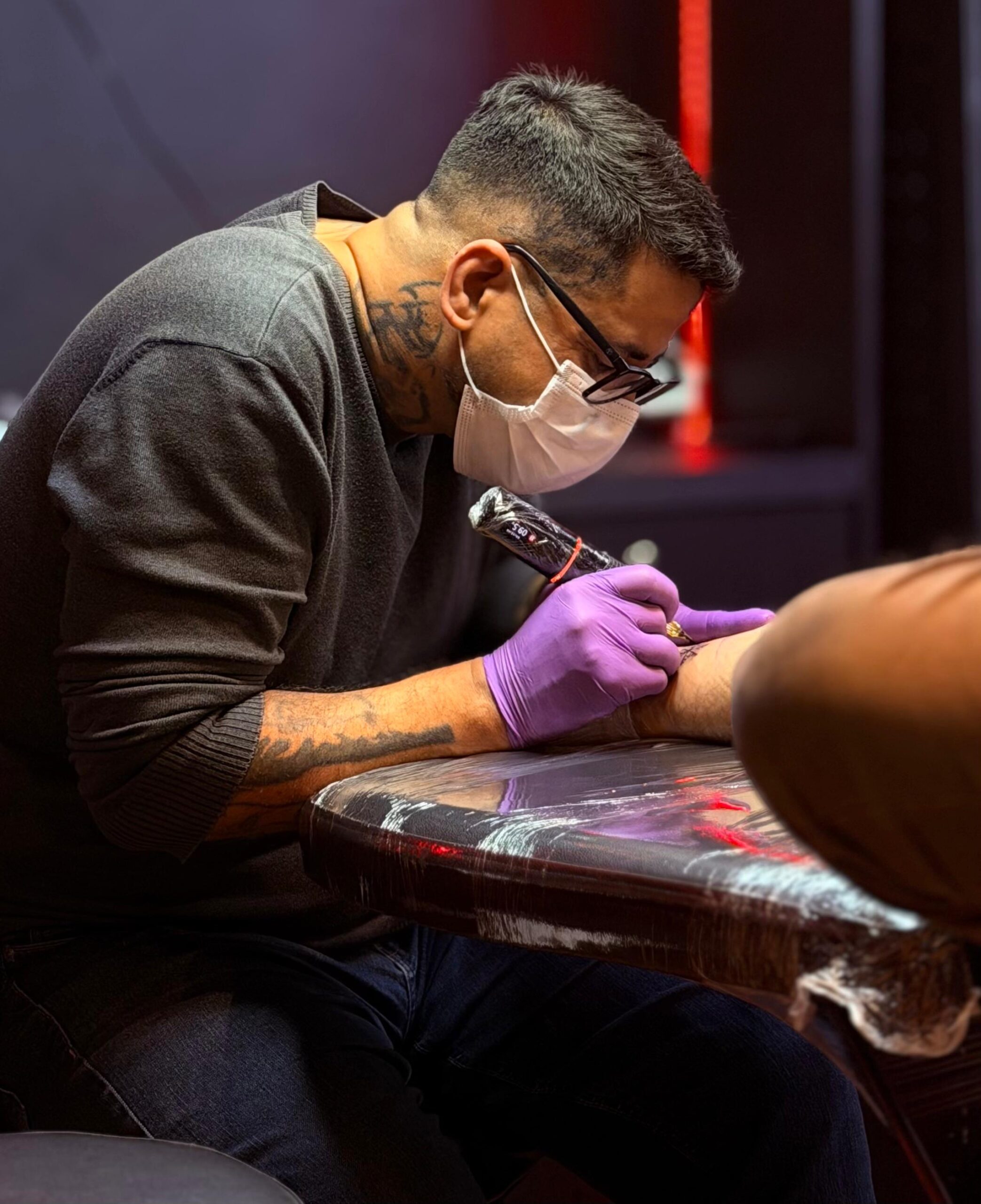 Campanha Doar é Arte transforma tatuagem em incentivo à doação de sangue em Porto Alegre