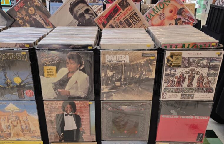 Feira de Vinil reúne discos, CDs, fitas K7 e toca-discos no Canoas Shopping