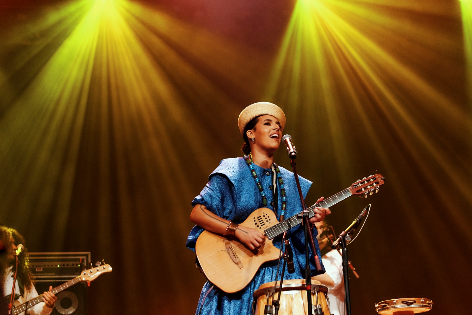 Tainá Santos apresenta “Travessia” em Porto Alegre em um espetáculo que conecta ancestralidade, memória e música brasileira