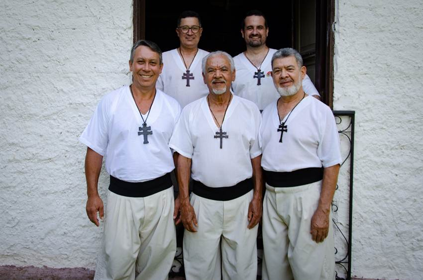 Os Angüeras levam mais de seis décadas de música missioneira ao Piquete El Topador