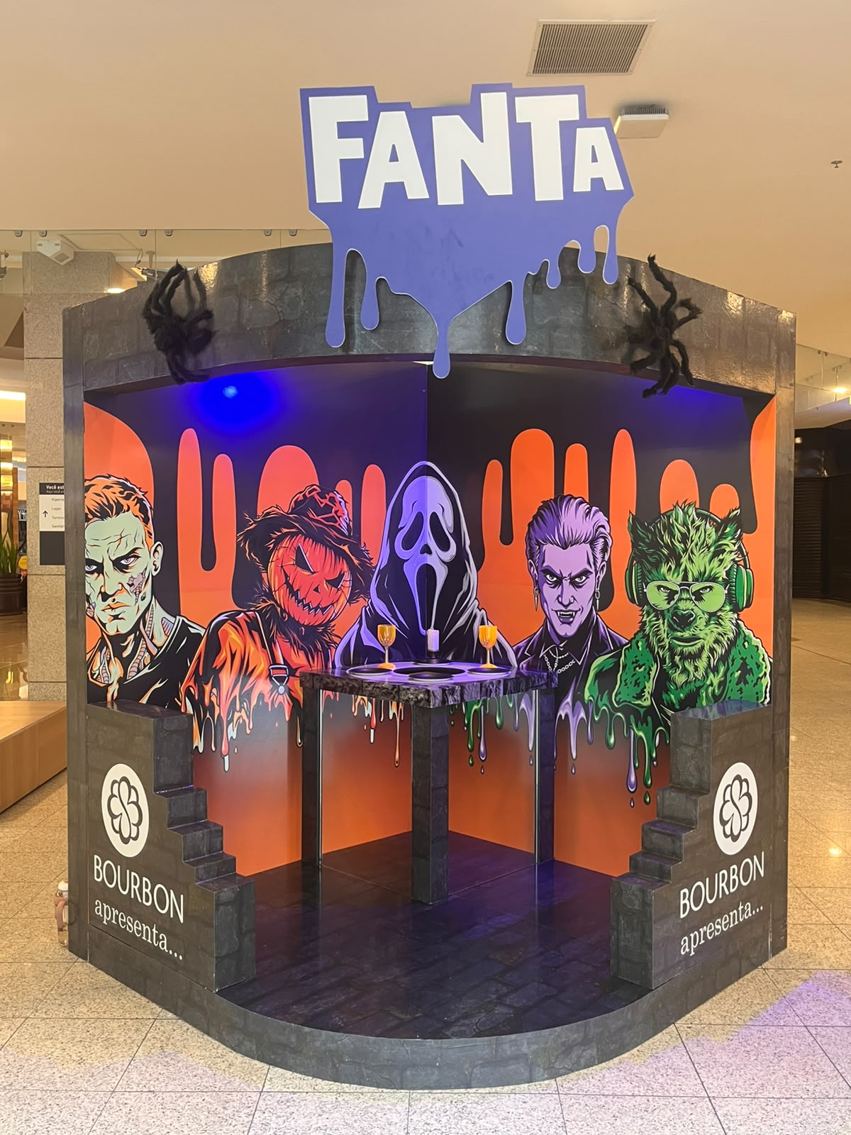 Bourbon Assis Brasil e Bourbon Wallig recebem Arena de Halloween em parceria com a Fanta