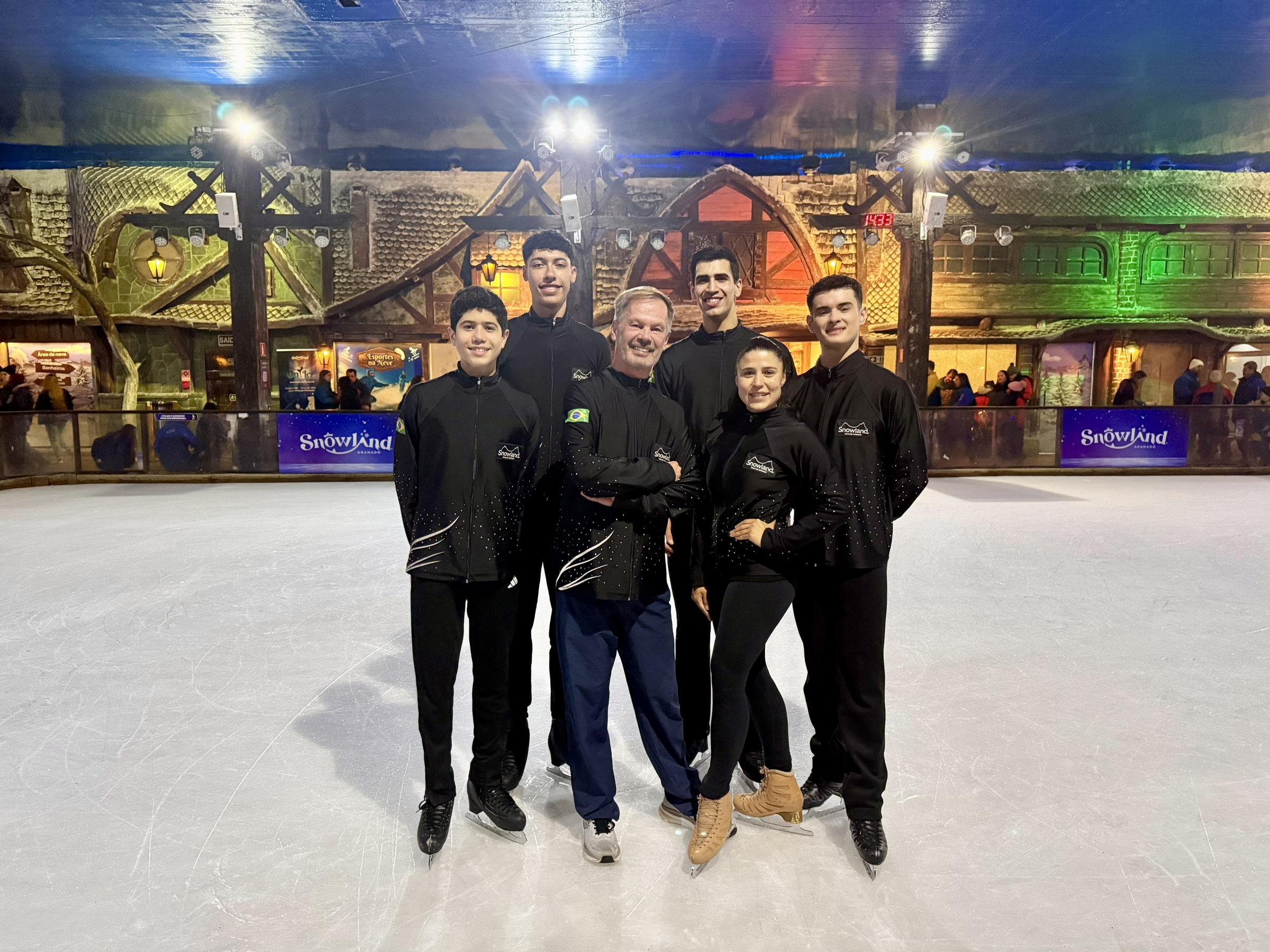 Atletas da Arts and Sports Snowland Academy disputam Latino-Americano de Patinação no Gelo