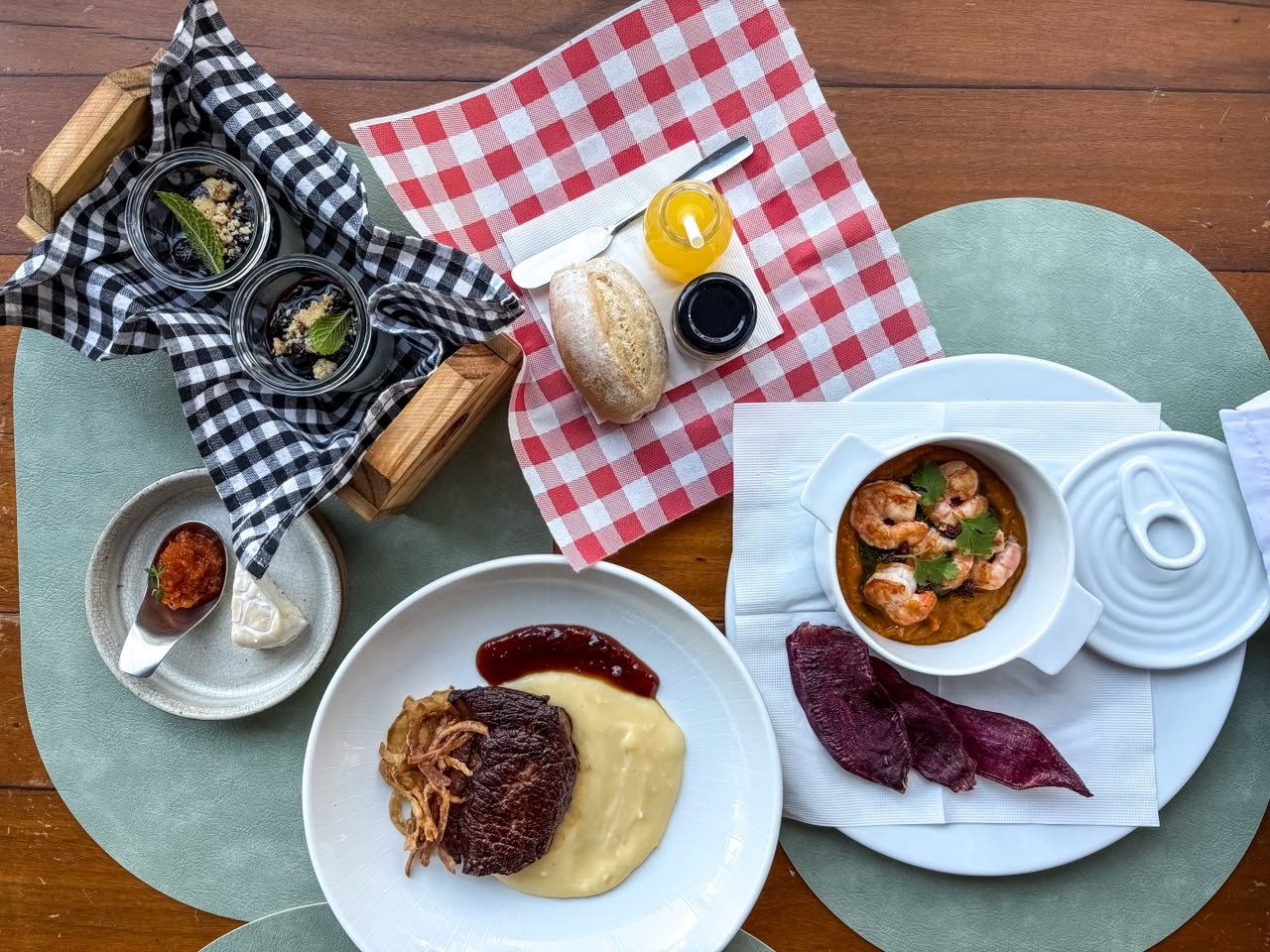 Piquenique de primavera inspira novo menu degustação do UM Bar&Cozinha