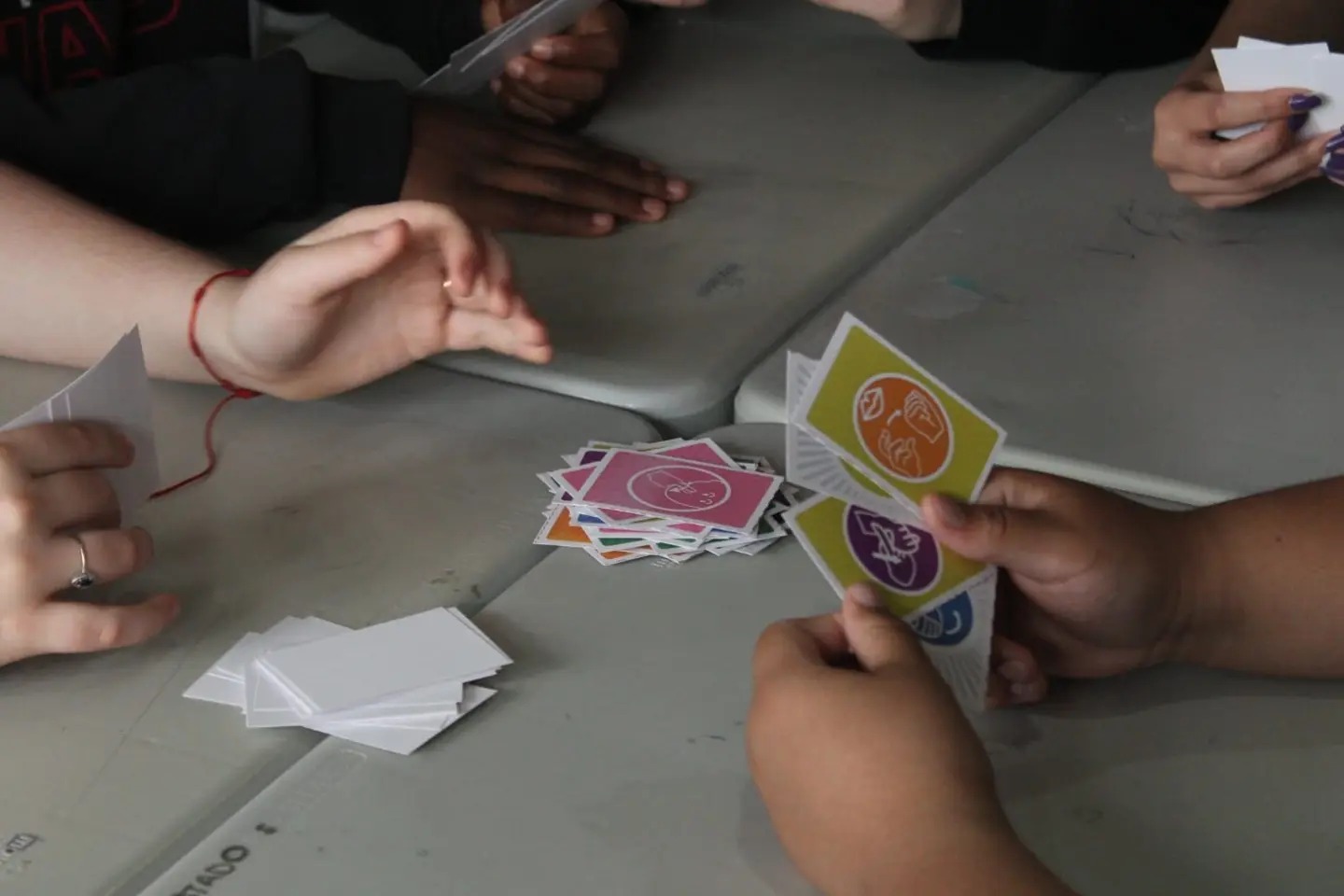 Projeto do UniSenac Porto Alegre cria jogo para ensinar cores em Libras